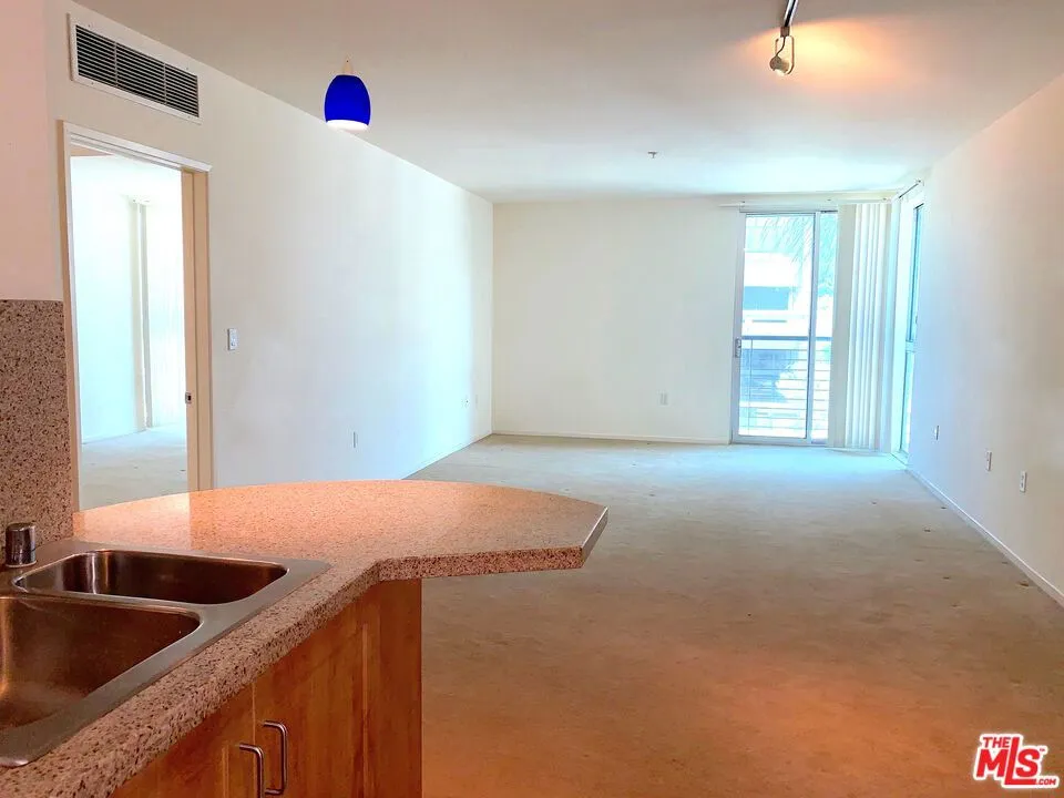 267 S San Pedro Street 221, Los Angeles, California 90012 home-pic-6